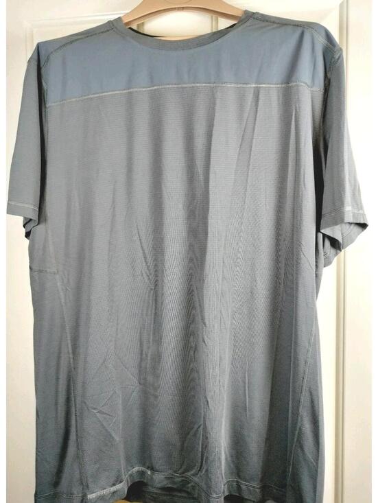 lululemon athletica Other - Lululemon Men's Metal Vent Tech Short Sleeve Shirt Gray Stripes Size L Large
